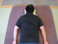 寝違えの症状が続く