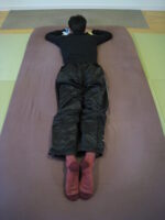 右足のしびれ　痛みが再発