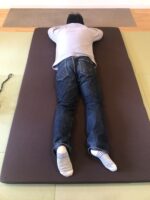 疲れが限界　固まる腰痛　原因は