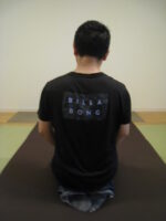 左肩甲骨から左胸の痛み