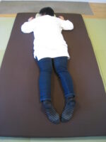 右足のしびれ　腰痛ヘルニア予備軍