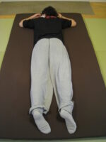 腰痛、背中の痛み　原因は股関節