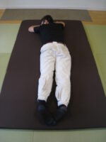 腰痛　両足しびれ　首