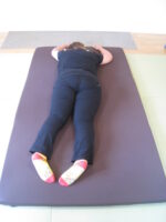 両足ふくらはぎ痺れ　腰痛