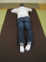 右ひざ半月板損傷　腰痛