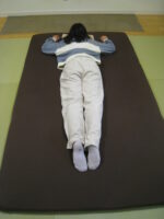 背中の痛み　１週間続いてる