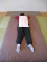 長引く痛み　股関節炎