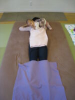 ママにベッタリ　育児の疲れ