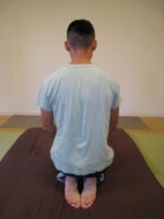 背中がこる　痛む