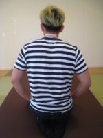 下が向けない　首が回らない