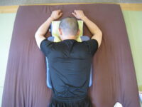 首の凝り、歪み、背中の痛み凝り