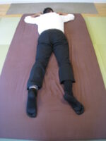 膝の痛みかばって腰まで痛み