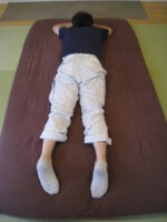 スポーツ後のケア　左太ももの裏の張り