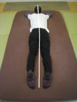 右側のお尻の張り