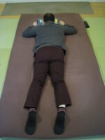 固まってうつ伏せがキツイ腰痛