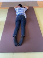 腰痛、右首肩の痛み