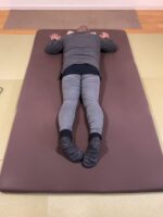 右かかとが痛い 足を引きずる