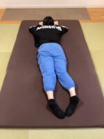 歩くと膝が痛い 正座できない腰痛あり