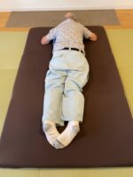 背中の痛み　深呼吸が痛い