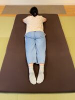 首の寝違え　左股関節の痛み